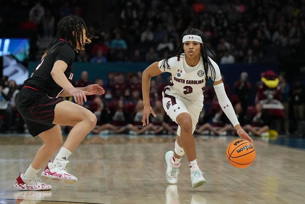 No. 1 South Carolina leads after one quarter